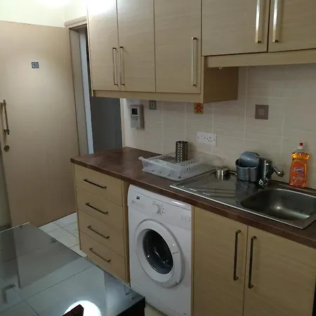 Luxury 1 Bedroom 103, City Center Apartament