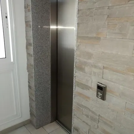 Luxury 1 Bedroom 103, City Center Apartament Larnaca